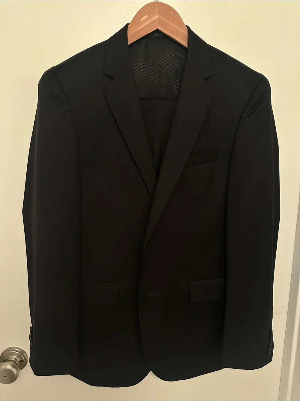 Hugo Boss 38R - 32W Ryan - Wave Black 100% Virgin Wool Suit